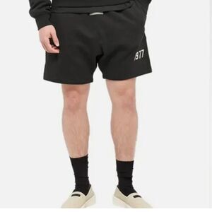 FEAR OF GOD ESSENTIALS
ESSENTIALS SHORTS - IRON (Black) New in FOG Bag